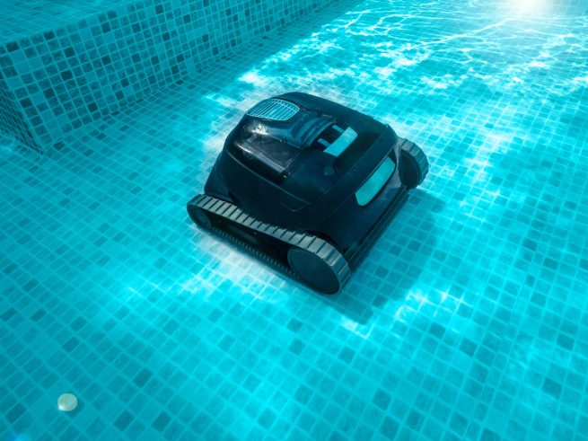 Maytronics Liberty 400 Cordless Robotic Pool Cleaner - Image 6