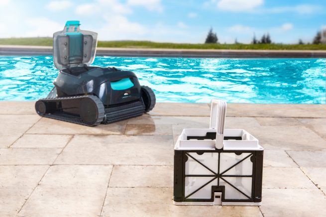 Maytronics Liberty 400 Cordless Robotic Pool Cleaner - Image 5