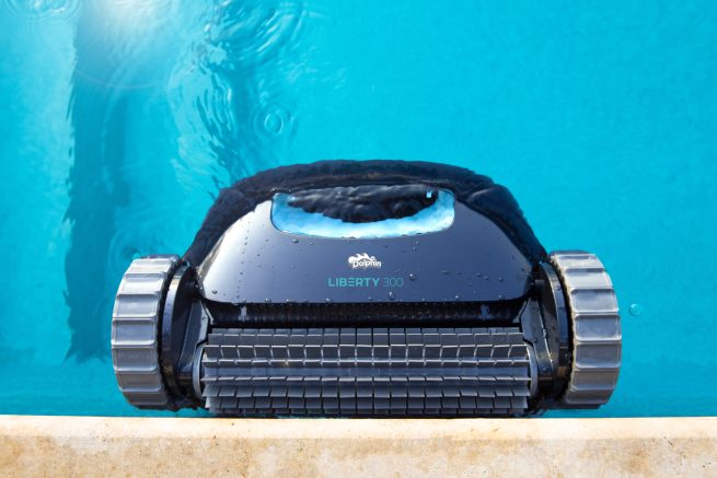 Maytronics Liberty 400 Cordless Robotic Pool Cleaner - Image 4